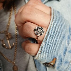 9kt Sapphire And Diamond Cluster Ring